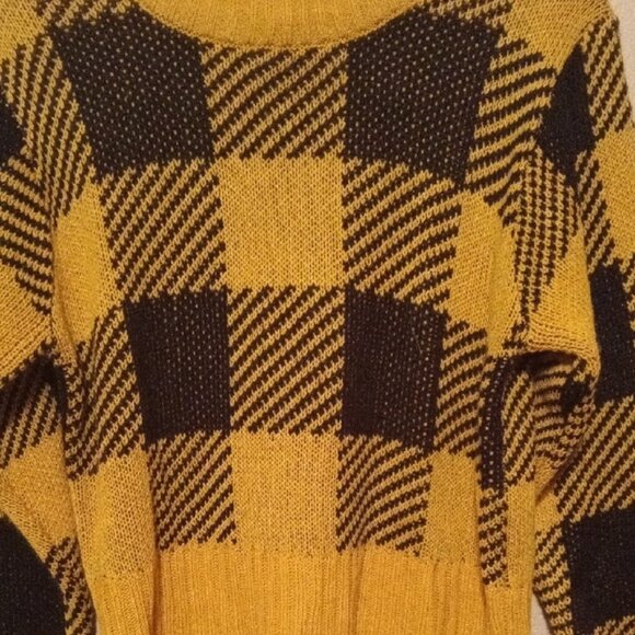 Cozy Yellow and Black Checkered Sweater Size Large - Picture 4 of 11